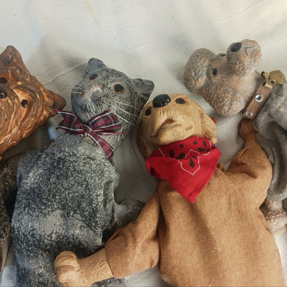 Vintage PETigrees doll Lot Of 4 Cats & Dog Poodle Brown Biscuit and Necklace  F1